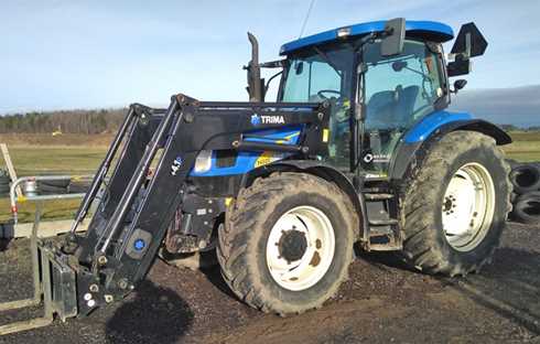 Blå traktor New Holland T6020 stulen på Sviestadbanan utanför Linköping